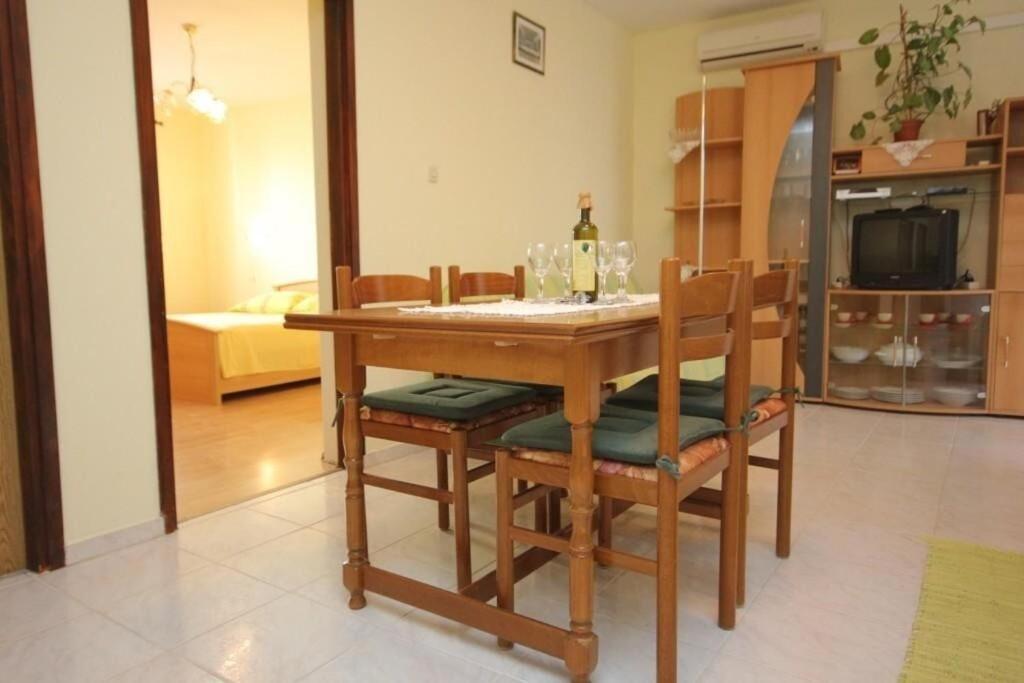 Apartments Zoki - Great Location Close To The Sea Vis Kültér fotó