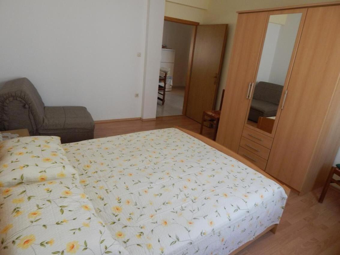 Apartments Zoki - Great Location Close To The Sea Vis Kültér fotó
