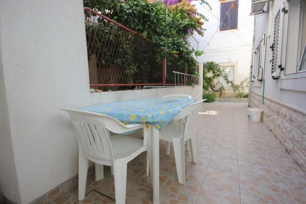 Apartments Zoki - Great Location Close To The Sea Vis Kültér fotó