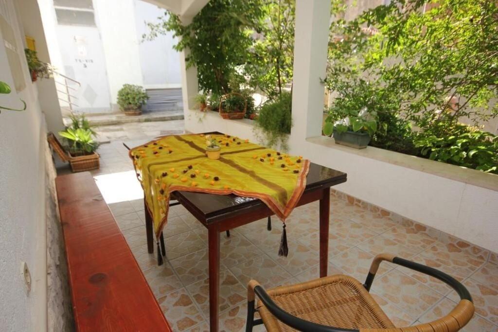 Apartments Zoki - Great Location Close To The Sea Vis Kültér fotó