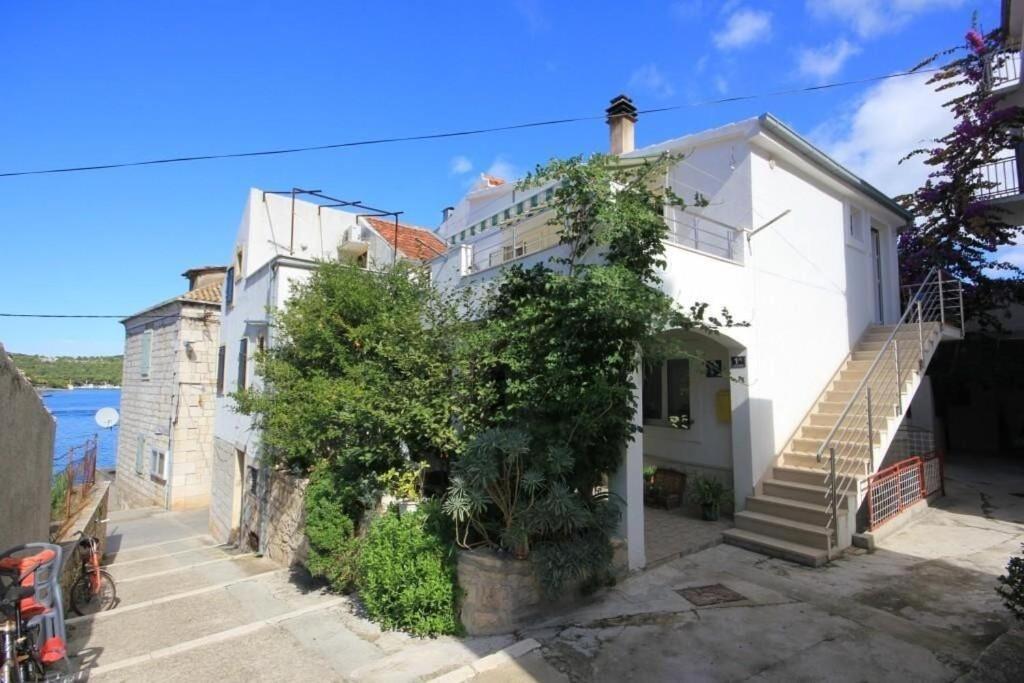 Apartments Zoki - Great Location Close To The Sea Vis Kültér fotó