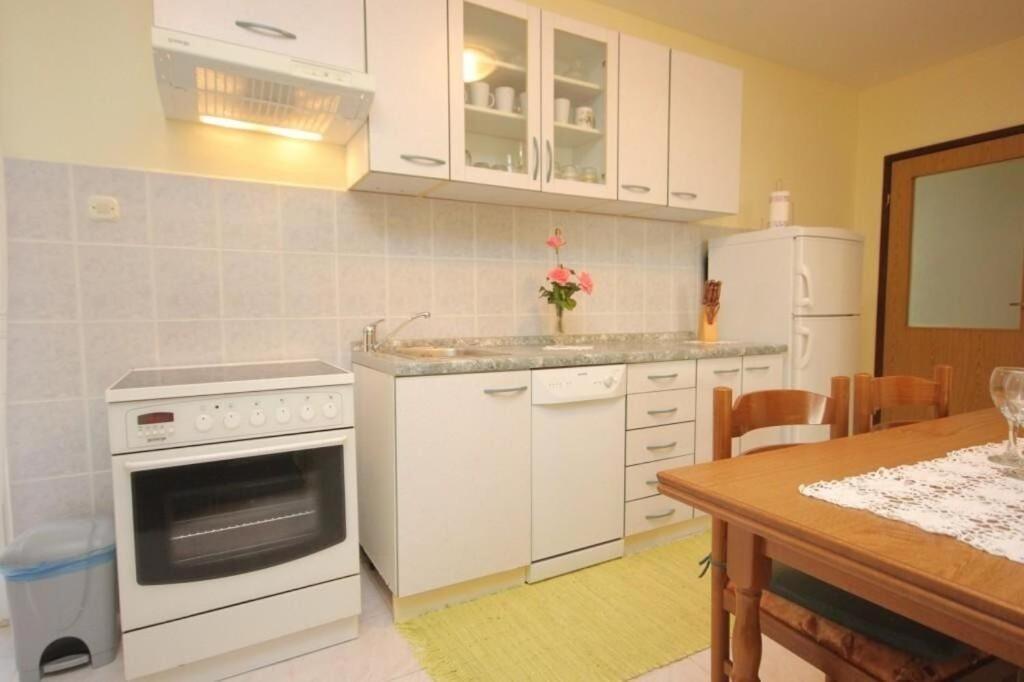 Apartments Zoki - Great Location Close To The Sea Vis Kültér fotó
